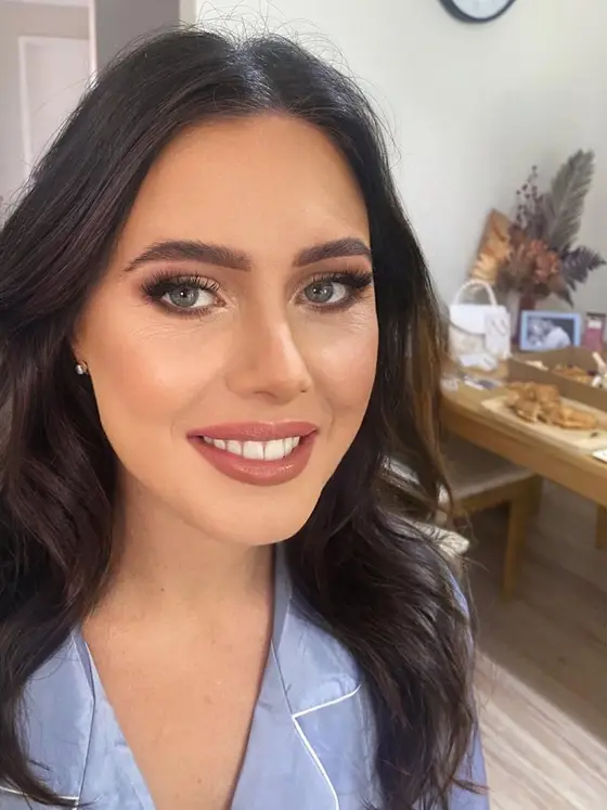 Getting-ready bridal glam with a soft smoky eye and glowing skin