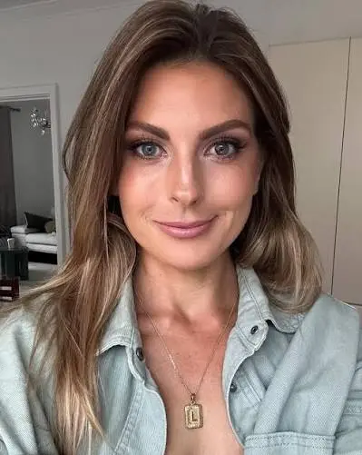 Natural everyday glam makeup with glowing skin and a soft lip